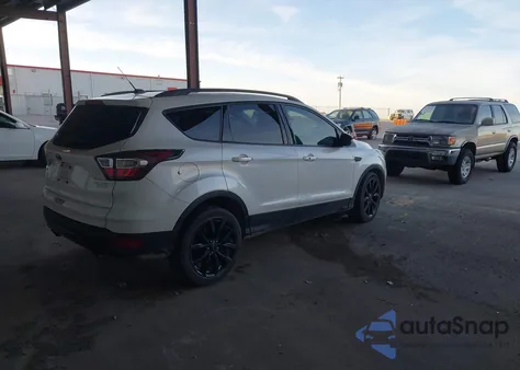2017 Ford Escape Titanium z USA, uszkodzony, nr VIN 1FMCU0JDXHUB52483